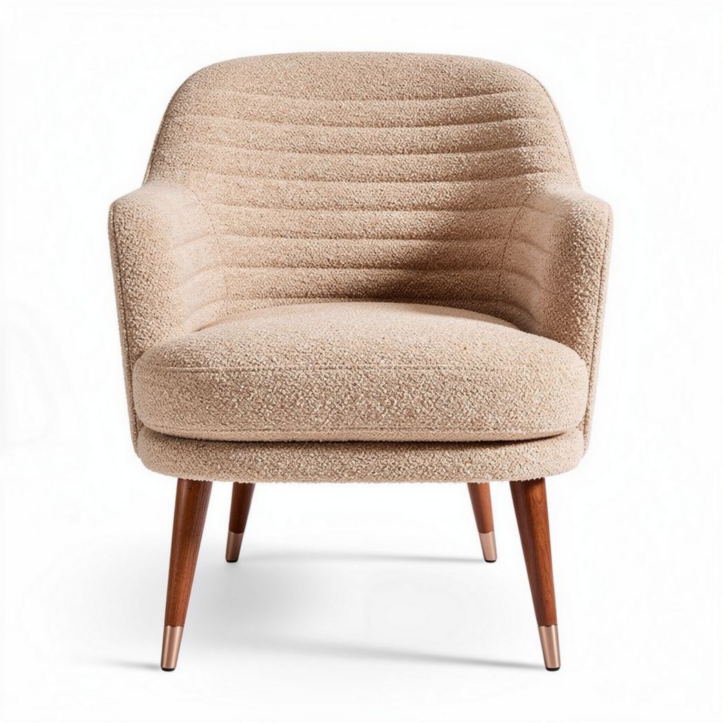 Poltrona in tessuto beige con gambe in legno altezza 90cm larghezza 80cm profondità 80cm